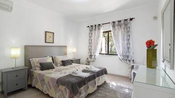 3 chambres, fer et planche Ă  repasser, Wi-Fi gratuit, draps fournis