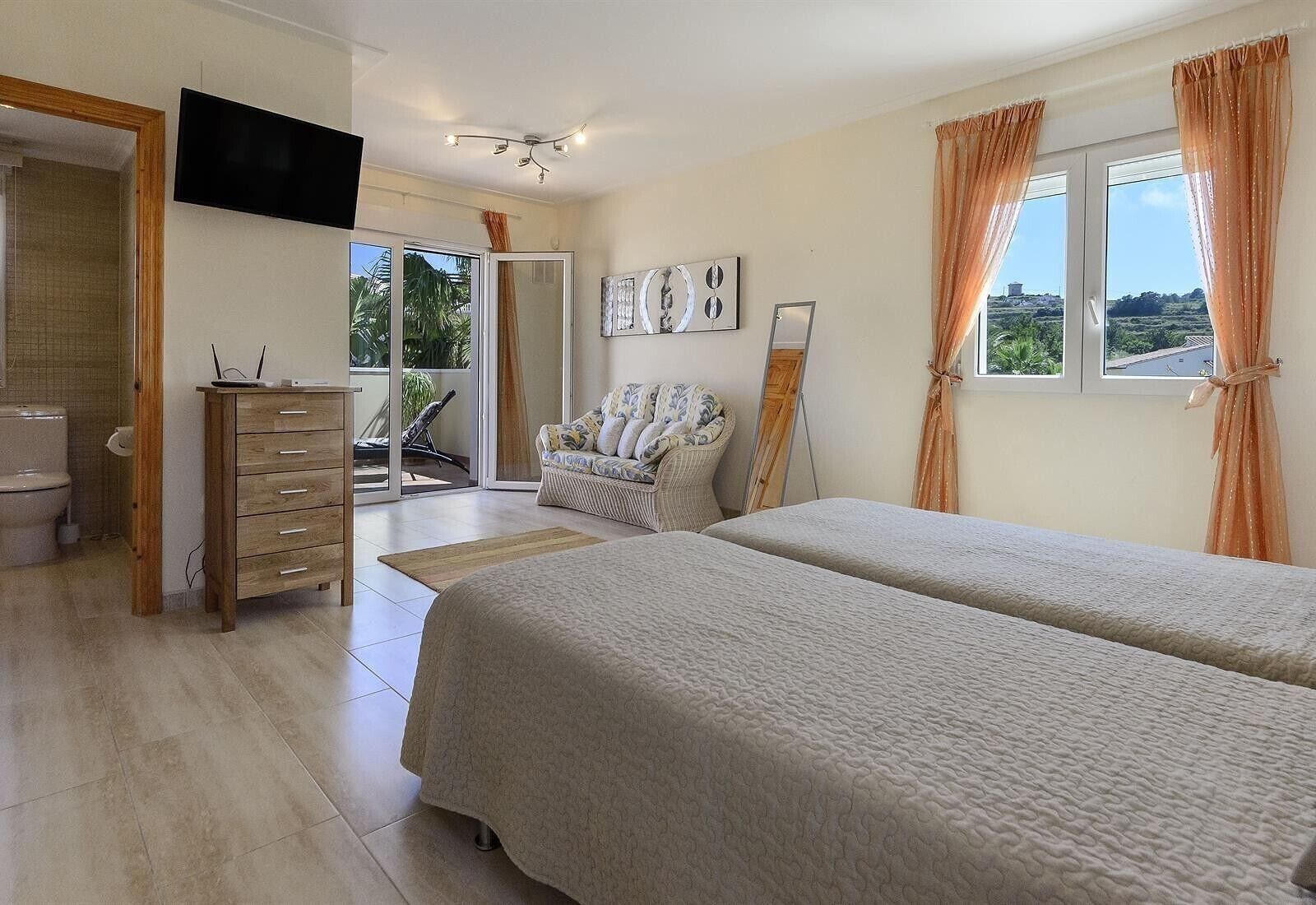 3 bedrooms, iron/ironing board, free WiFi, bed sheets