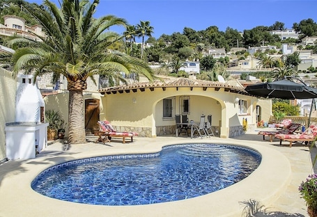 Pool. Villa 'La Vista' with Sea View, Wi-Fi and Air Conditioning