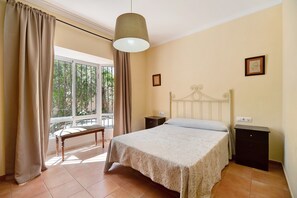 3 bedrooms, iron/ironing board, free WiFi, bed sheets