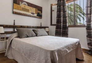 4 chambres, fer et planche à repasser, Wi-Fi gratuit, draps fournis