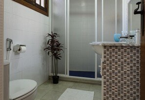 Bathtub, hair dryer, towels