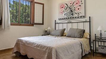 4 habitaciones, tabla de planchar con plancha y wifi gratis