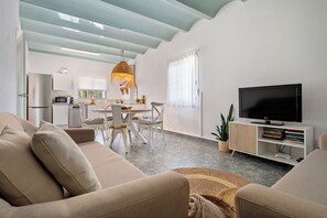 TV - Holiday Home "Masia Rosalia" with Private Pool & Wi-Fi (L'Aldea)