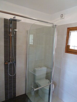 Shower - Stone farmhouse with terraces (Le Martinet)