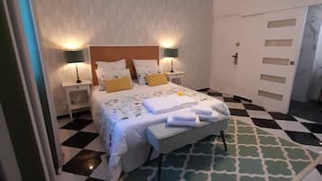 Luxury-Doppelzimmer, 1 Queen-Bett, Blick auf den Innenhof