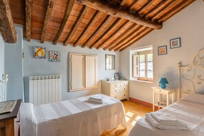 4 Schlafzimmer, Bügeleisen/Bügelbrett, kostenloses WLAN, Bettwäsche