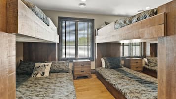 7 chambres, coffres-forts dans les chambres, fer et planche Ă repasser