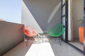 Terrace/patio - No loadshedding worries! Best long stay rates! (Sandton)