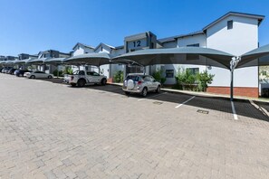 Property grounds - No loadshedding worries! Best long stay rates! (Sandton)