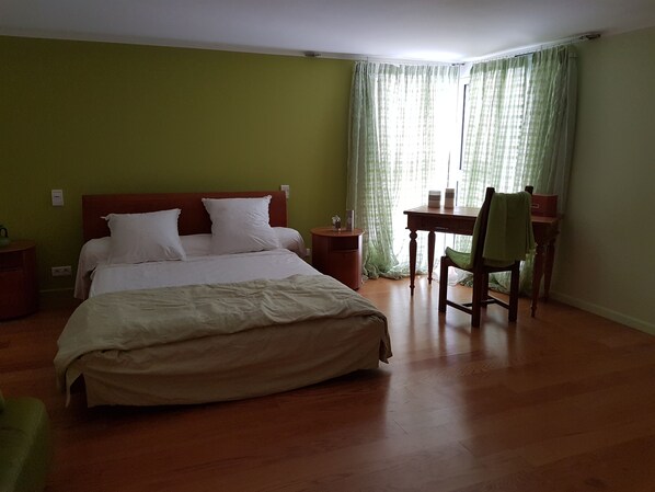 5 bedrooms, bed sheets