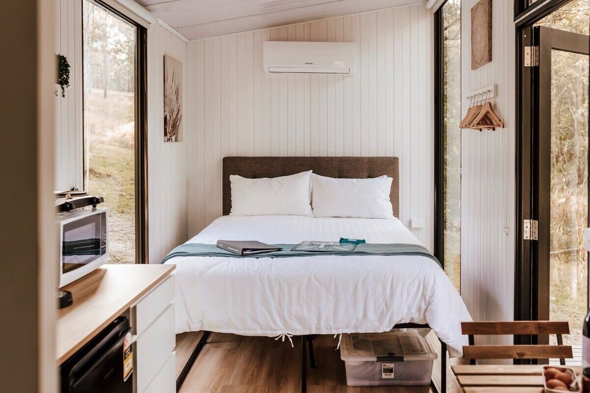 1 bedroom, bed sheets