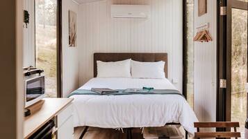 1 bedroom, bed sheets