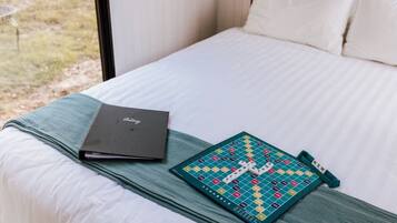 1 bedroom, bed sheets