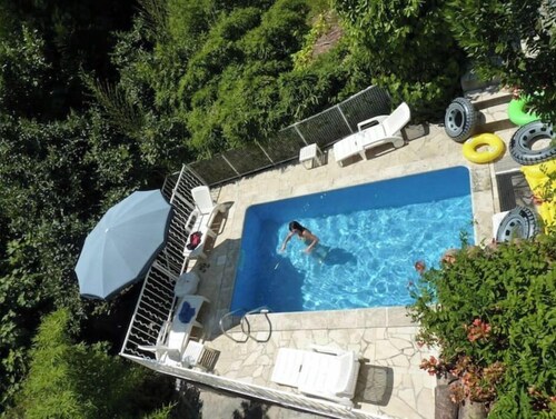 Mas en pierre dans hameau cévenol