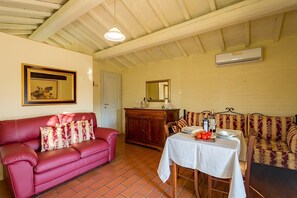 Dining - green apartment (Santo Stefano)