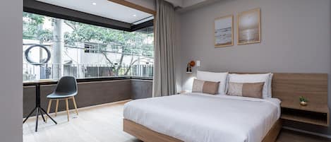 デラックス スタジオ | 客室ごとに異なる装飾、ノートパソコン用作業スペース、アイロン / アイロン台、WiFi (無料)