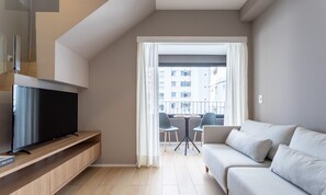 Comfort Duplex | Living area | 32-inch Smart TV with digital channels - Next AW Franca by Viva - Prédio novo ao lado da Av Paulista (São Paulo)