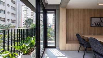 Executive Studio | Dining