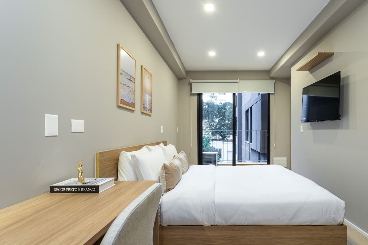 Business Studio | 1 bedroom, individually decorated, laptop workspace, iron/ironing board