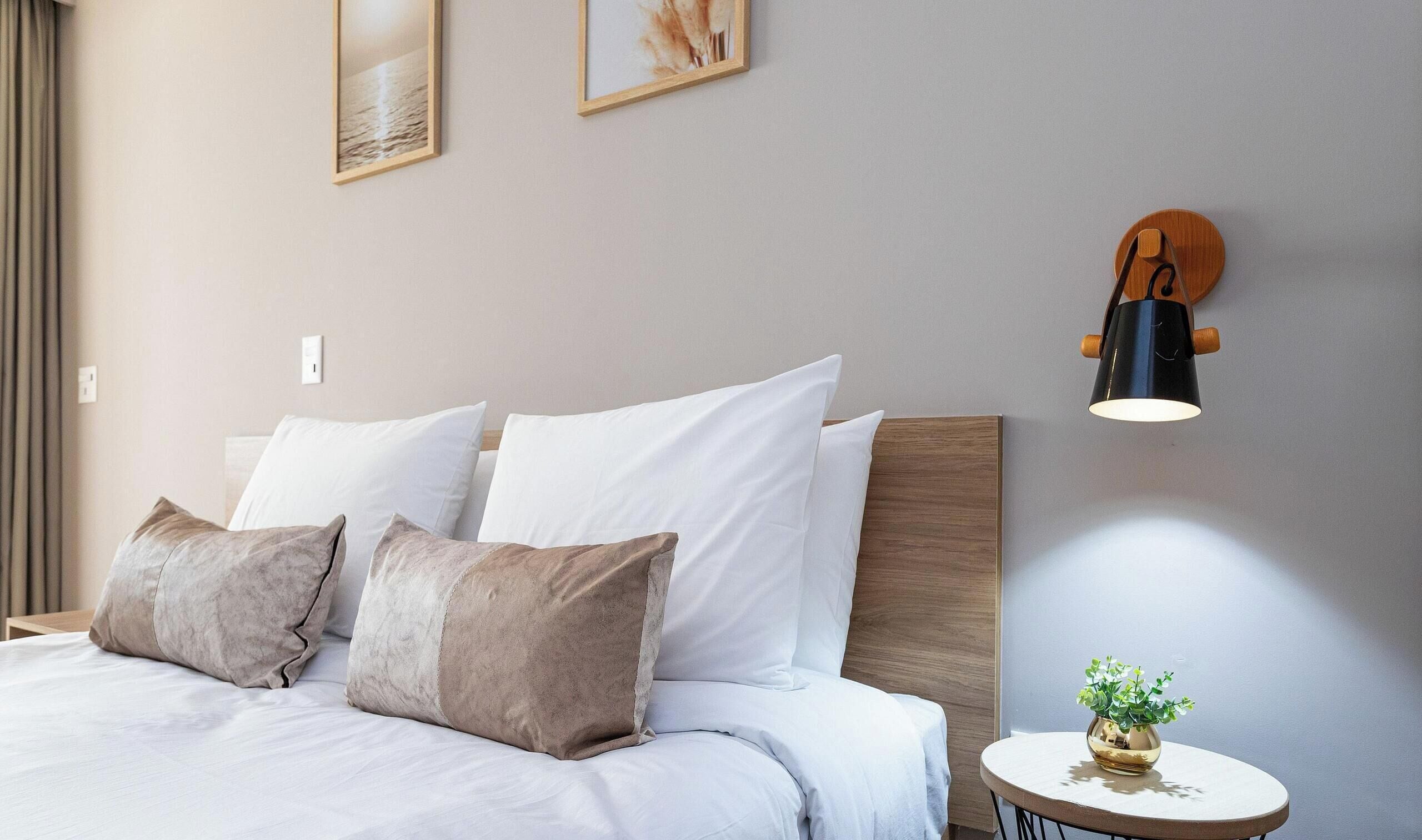 Dúplex Confort | Decoración personalizada y espacio para trabajar con laptop 