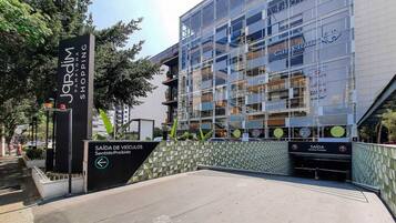 Junior Studio | Exterior