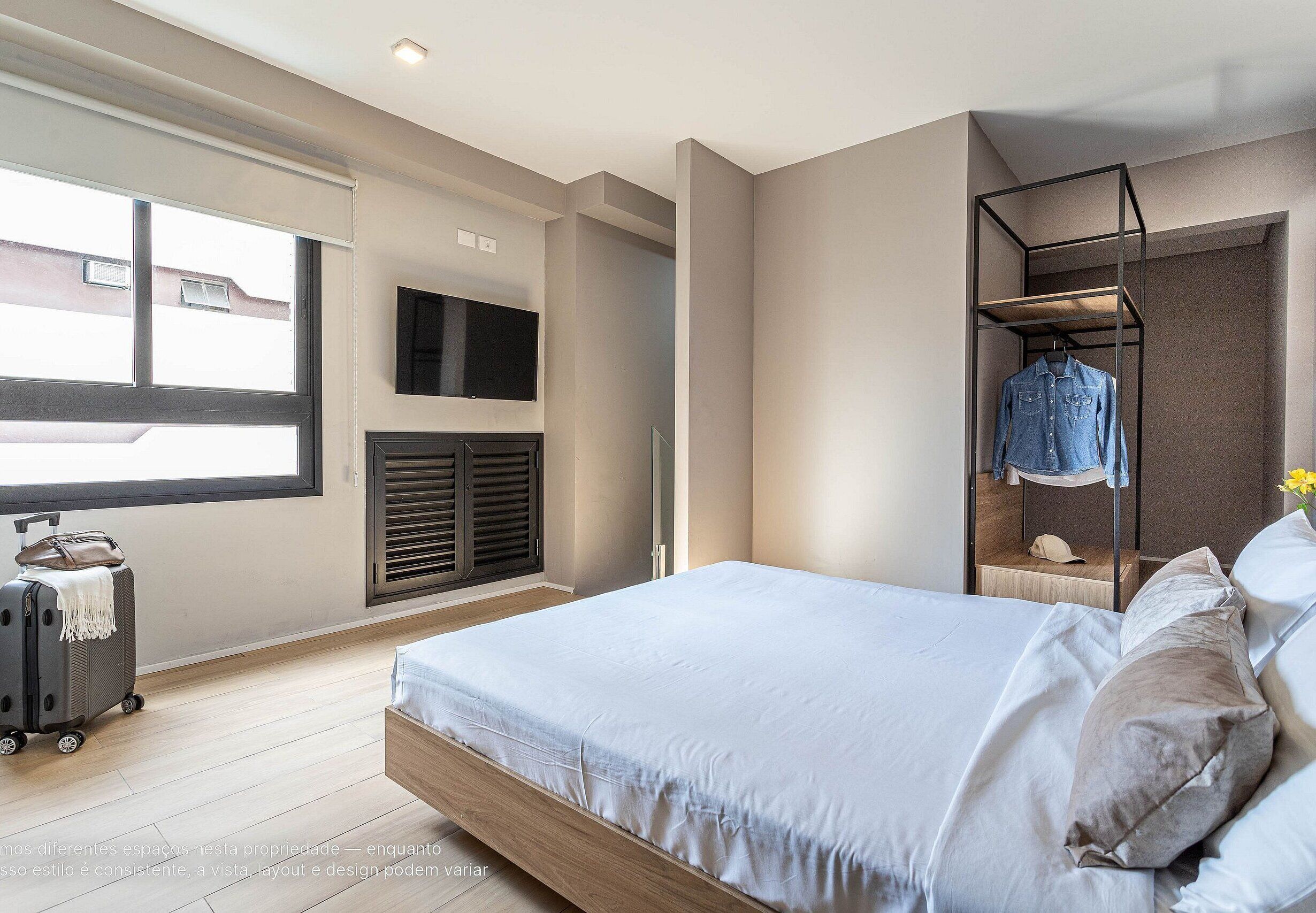 Executive Duplex | Individually decorated, laptop workspace, iron/ironing board, free WiFi