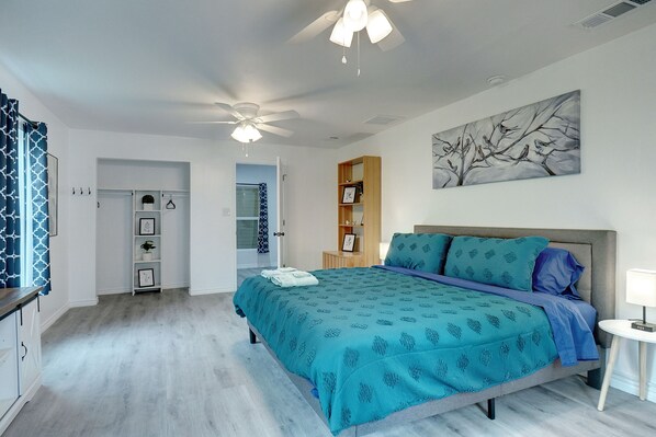 3 habitaciones, escritorio, tabla de planchar con plancha y wifi 