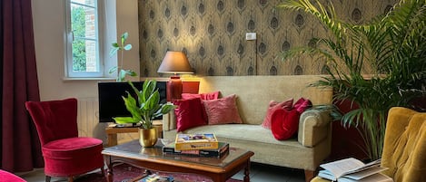 Télévision, livres, chaîne hi-fi