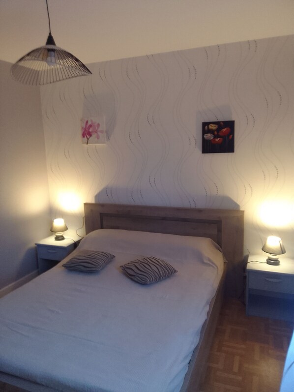 2 bedrooms, iron/ironing board, travel cot, free WiFi