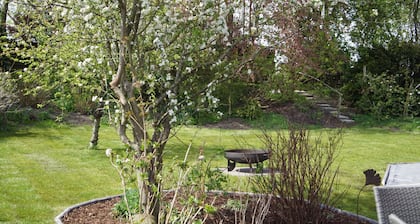 NordseekĂŒste, charmantes Friesenhaus mit Kamin, Wintergarten, Sauna, Strandkorb