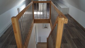 A wooden staircase with a view of the lower floor. - North Sea coast, charming Frisian house with fireplace, conservatory, sauna, beach chair (Wangerland)