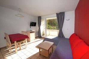 Televisión de pantalla plana de 80 cm con canales digitales 