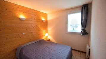 1 bedroom, individually decorated, individually furnished