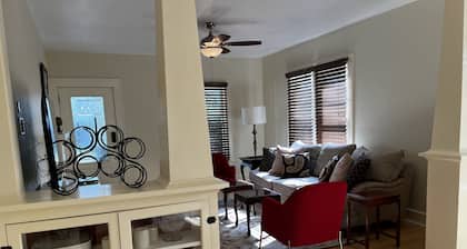 3 bedroom Craftsman bungalow in the heart of Lakeland