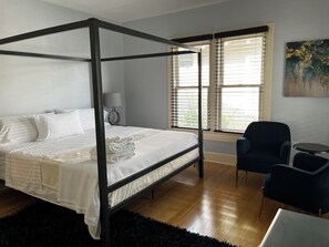 3 bedrooms, desk, iron/ironing board, free WiFi