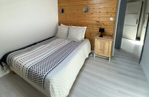 5 bedrooms, desk, iron/ironing board, travel cot - Classic Basque-Family Friendly, Swimming pool, Air conditioned, Quiet, Pastoral (Espelette)