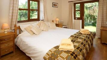 3 slaapkamers, een strijkplank/strijkijzer, reisbedje, gratis wifi