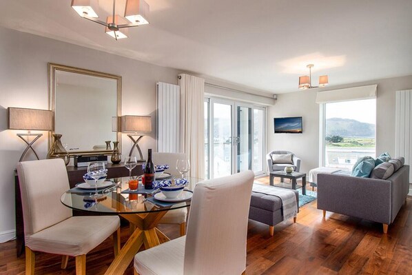 Dining - Castle Penthouse - One Bedroom Cottage, Sleeps 2 (Deganwy)