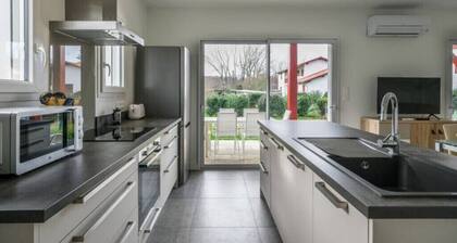 NEW Riverside air conditioned calm enclave