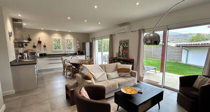 NEW-walk to town-climatisé-terrasse-pets-parking-calm