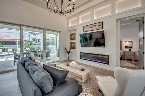 Coral Cabana -4 Bedroom/3 Bath/Heated Pool-Sitting Pool