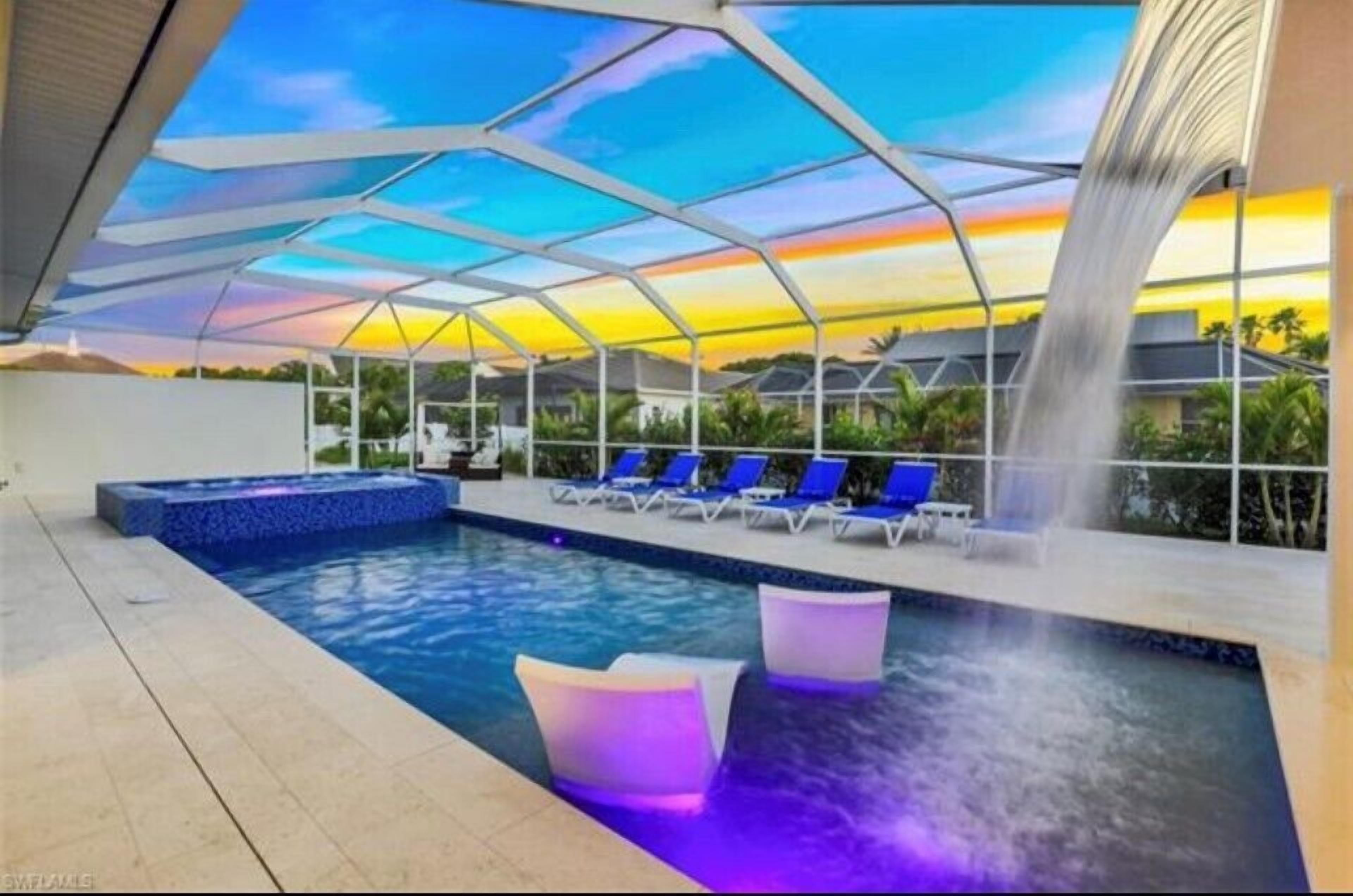 Coral Cabana -Waterfall Light Show-3 Bedroom/3 Bath/Heated Pool-Sitting Pool