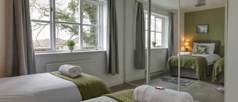 2 dormitorios, tabla de planchar con plancha, wifi gratis y ropa de cama