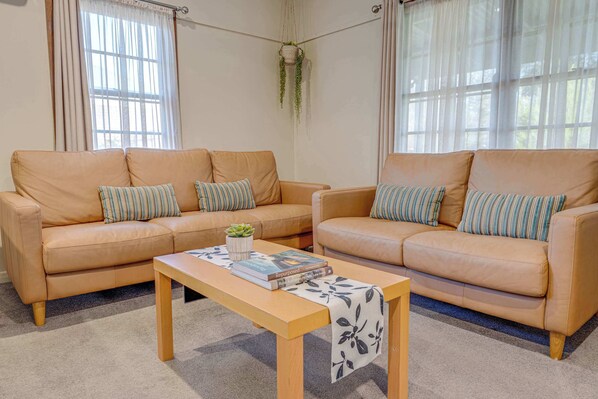 TV, fireplace, offices