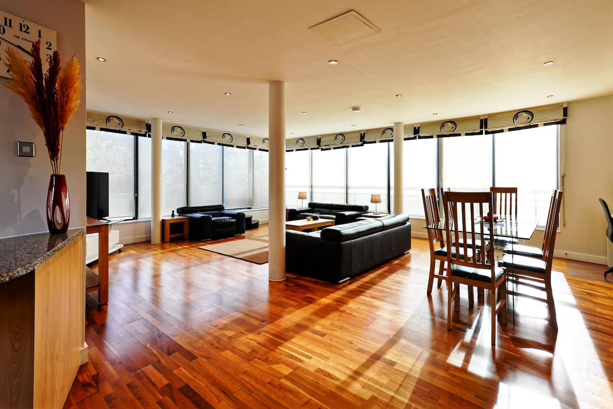 Family Apartment | Living area | 43-inch Smart TV with digital channels, TV
