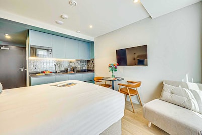 Farringdon Apartments by DMONTRIO