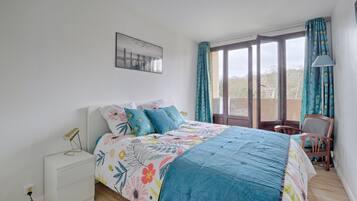 1 bedroom, iron/ironing board, free WiFi, bed sheets