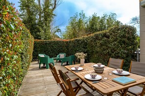 تناول الطعام بالخارج