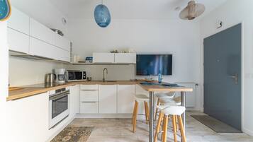 Réfrigérateur, micro-ondes, four, lave-vaisselle